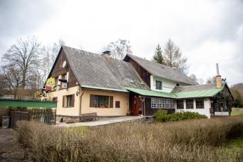 Prodej RD s garáží, rybníkem a pozemky v Pastvinách, Okr. Ústí n.O.